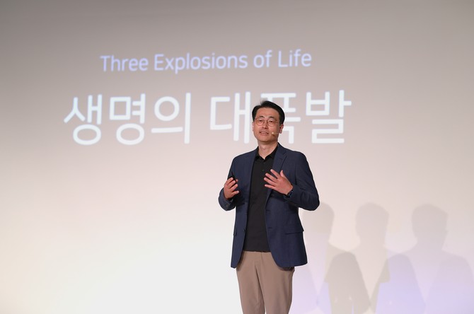 'SAC 2026'에서 기조연설 중인 이경일 솔트룩스 대표. ⓒ 솔트룩스