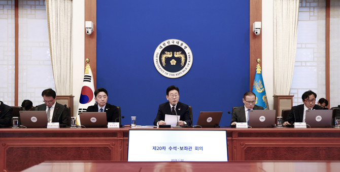 이 대통령은 28일 주재한 수석보좌관회의에서 전통시장 활성화 방안에 대해 고민해 달라고 지시했다. ⓒ 연합뉴스