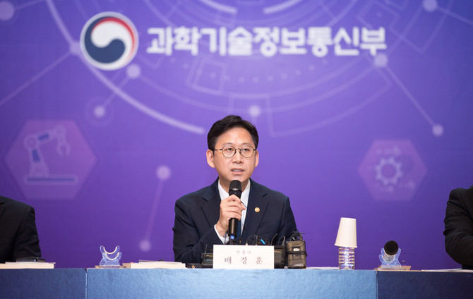 배경훈 부총리 겸 과학기술정보통신부 장관이 지난달 29일 열린 정부 출범 1주년 기자간담회에서 발언하고 있다. ⓒ 과학기술정보통신부