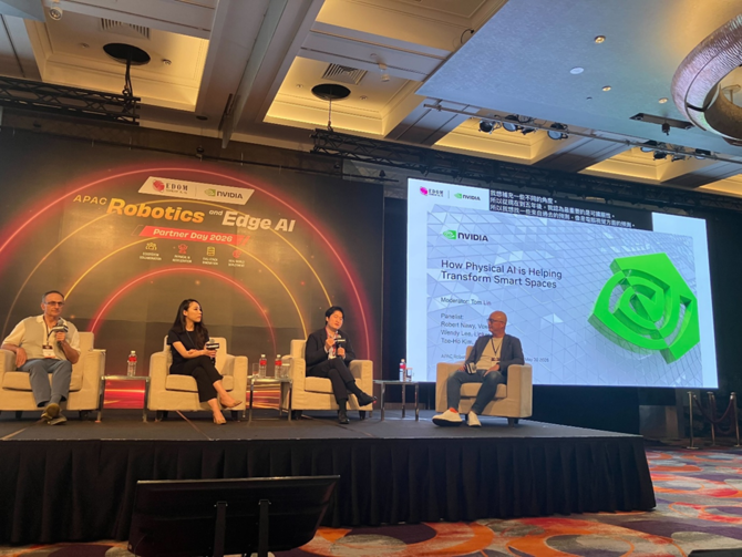 김태호 노타 CTO 겸 공동 창업자(오른쪽 두번째)가 NVIDIA APAC Robotics and Edge AI Partner Day’에서 패널 토크에 참여했다. ⓒ 노타