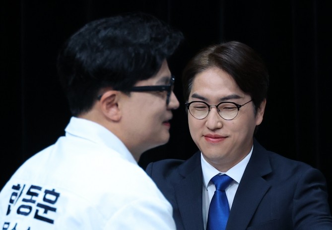 하정우 더불어민주당(오른쪽), 한동훈 무소속 부산 북갑 국회의원 보궐선거 후보. ⓒ 연합뉴스