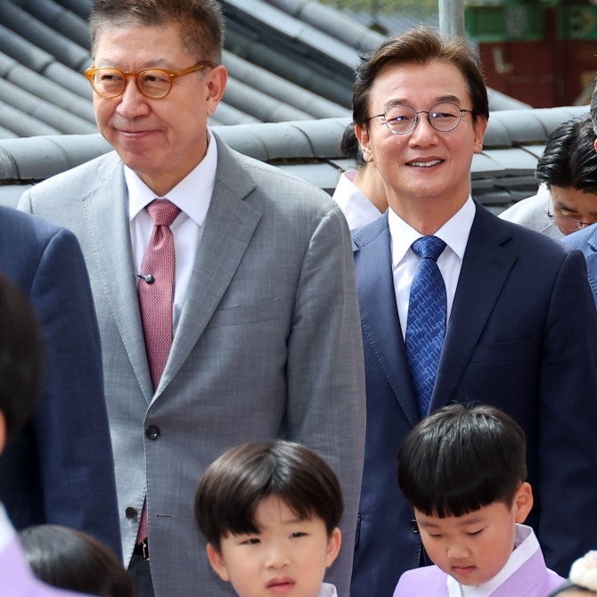 박형준 국민의힘(왼쪽), 전재수 더불어민주당 부산시장 후보. ⓒ 연합뉴스