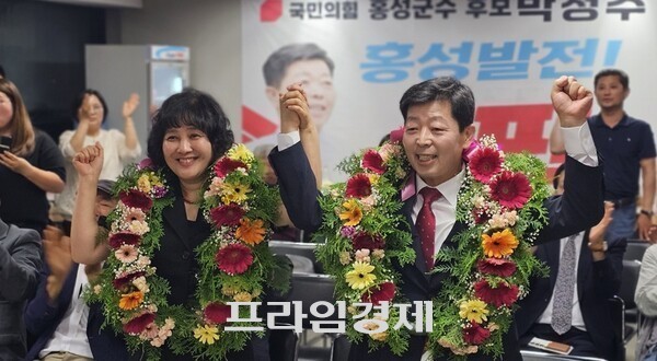 6·3 지방선거에서 승리한 박정주 홍성군수 당선인이 53.34%의 득표율로 승리를 확정지었다. = 오영태 기자