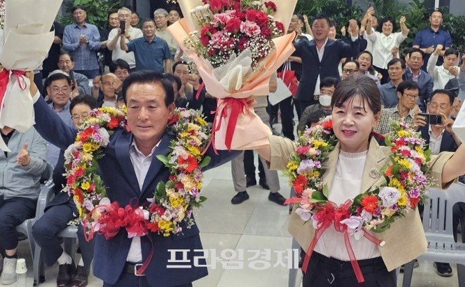 백성현 논산시장 당선인이 당선 확정 후 지지자들과 함께 승리를 자축하며 민선 9기 논산시정 운영 방향을 밝혔다. ⓒ 프라임경제
