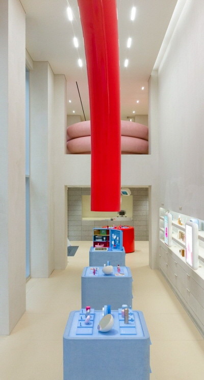 글로벌 플래그십 스토어 '라네즈 서울' 내부 전경. ⓒ 아모레퍼시픽