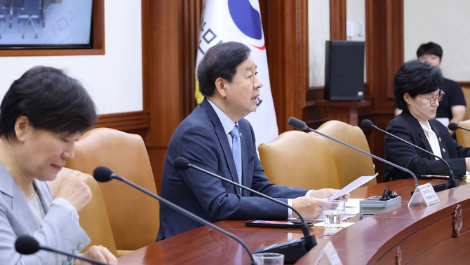 구윤철 부총리 겸 재정경제부 장관(가운데). ⓒ 연합뉴스