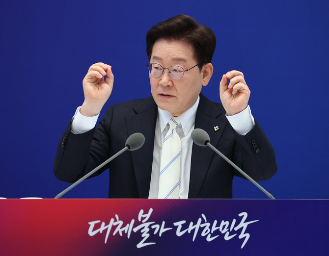 이재명 대통령이 청와대 영빈관에서 취임 1주년 기자회견에서 발언하고 있다. ⓒ 연합뉴스