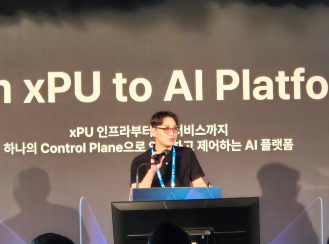 권경민 최고기술책임자(CTO)가 AI 아키텍처 'TAFA(Trusted AI Fabric Architecture)'에 대해 설명하고 있다. =홍재현 기자