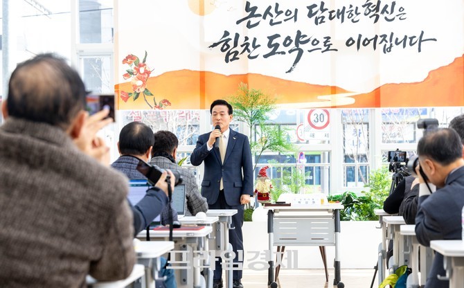 지난 1월20일 논산미래광장에서 열린 언론인 간담회에서 시정 운영 방향을 제시하고 있는 백성현 논산시장. =오영태 기자