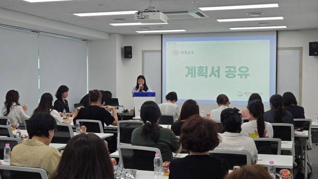 경북교육청은 지난 9일 본청 행복지원동 회의실에서 독서교육 시범기관 관리자와 업무 담당자 등을 대상으로 사업설명회를 개최했다. ⓒ 경북교육청