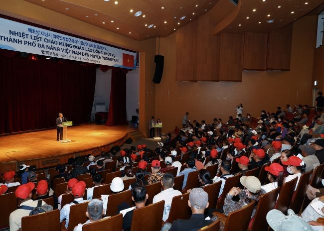 영양군은 지난 10일부터 11일까지 3차에 배정된 베트남·라오스 계절 근로자 247명이 순차적으로 입국했다. ⓒ 영양군