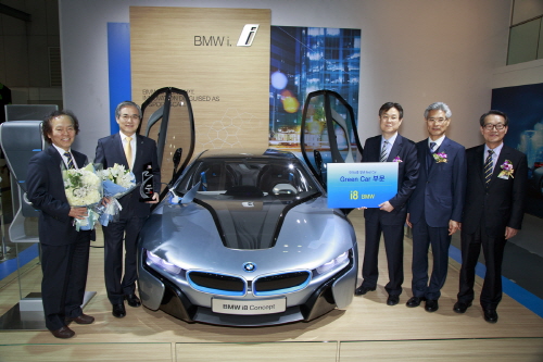  2013 서울모터쇼에서 BMW i8이 그린카를 수상했다. ⓒ BMW코리아