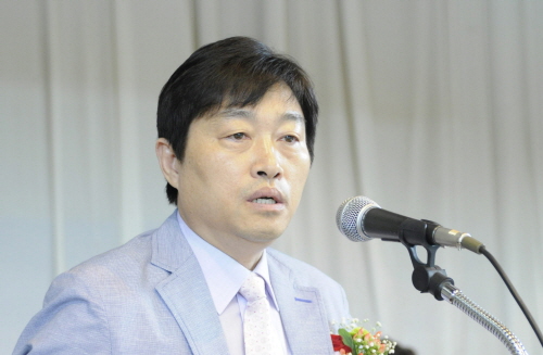  대회에 참여한 선수들에게 감사를 표하고 공정한 경기를 당부하는 이승찬 프라임경제 대표. ⓒ 프라임경제