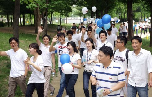  한국로슈와 로슈진단은 지난 14일 열린 '아프리카 어린이를 위한 로슈 걷기 대회'를 통해 모금된 기금을 빈곤가정 어린이를 위해 사용할 예정이다. ⓒ 한국로슈