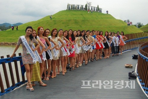 6일 순천정원박람회장을 찾은 미스 유니버시티 대학생들. ⓒ 순천박람회
