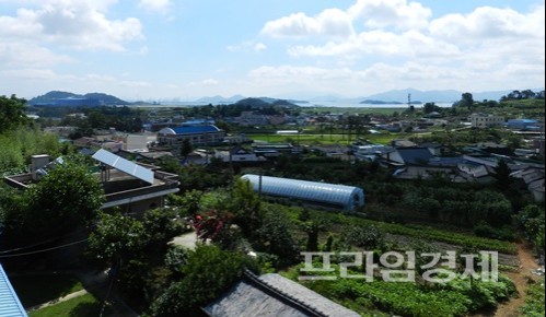 부동산업계에서 택지개발지로 매매가 부추겨지고 있는 여수시 율촌면 일대. = 박대성기자