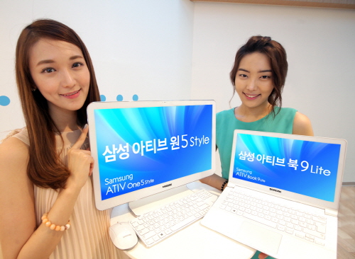  삼성전자는 프리미엄 디자인의 노트북 '아티브 북9 라이트'와 데스크탑 성능에 세련된 디자인을 갖춘 올인원 PC '아티브 원5 스타일'을 국내 시장에 출시한다. 삼성전자 모델이 서초동 삼성전자 딜라이트숍에서 신제품 '아티브 북9 라이트'와 '아티브 원5 스타일'을 선보이고 있다. ⓒ 삼성전자