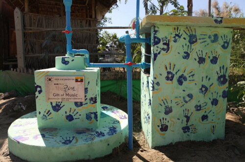  씨앤앰의 나눔프로그램 '착한콘서트'가 캄보디아 아이들에게 희망을 전달한다. 착한콘서트팀은 지난해 미얀마에 우물을 지원한 바 있다. ⓒ 씨앤앰