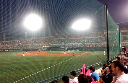  각 지역의 문화가 다르듯 국내 8개 야구장은 티켓 가격부터 응원문화, 먹거리 등이 모두 다르다. 광주 무등야구장은 올 시즌을 마치면 철거된다. = 이지숙 기자