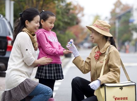  1971년 47명으로 시작된 야쿠르트아줌마 제도가 42년째를 맞은 현재는 1만3000명에 달하고 있다. ⓒ 한국야쿠르트