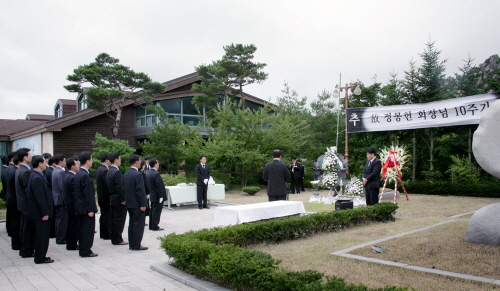  현대그룹 임직원들은 지난 3일 금강산에서 고 정몽헌 회장 10주기 추모식을 가졌다. ⓒ 현대그룹