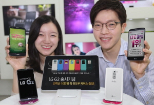  LG유플러스가 100% LTE 스마트폰인 'LG G2'를 8일 출시하고, 이를 구매하는 고객에게 LG전자 정품 프리미엄 케이스를 제공하는 이벤트를 진행한다. ⓒ LG유플러스