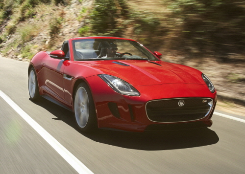  재규어의 'F-TYPE'은 진보적 디자인과 강렬한 감성, 탁월한 성능 및 매혹적인 퍼포먼스를 통해 브랜드 철학과 혈통을 이어가고 있다. ⓒ 재규어·랜드로버 코리아