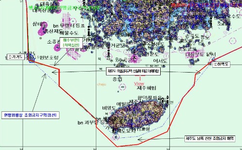  쌍끌이 대형 저인망 조업금지구역 도면. 기존(실선) 조업금지구역과 입법예고된 조업금지구역(빨간색).  가거도와 하백도에 'ㄱ'자 형태로 파인곳이 대체어장으로 지정될 지역이며, 제주도 남쪽은 조업금지구역이 확대됐다. ⓒ 이광일 의원 제공