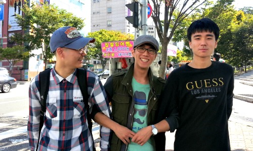  전셋값이 담긴 기잡을 찾아 준 풍암고 2학년 선행 학생들. ⓒ광주시교육청 제공.