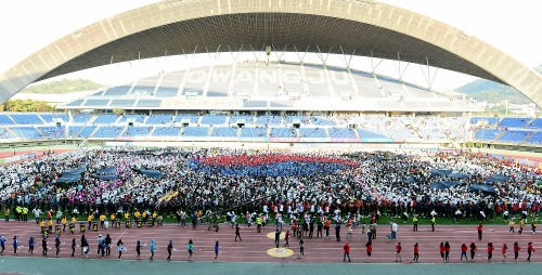  광주시교육청 주관으로 20일 염주동 축구경기장에서 열린 인간태극기  ⓒ광주시교육청