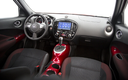  쥬크의 실내 디자인은 기계적인 요소인 'Robotic'과 인체공학적 요소인 'Bio'가 결합된 '로바이오틱(ROBIOTIC)'이라는 새로운 콘셉트를 바탕으로 디자인됐다. ⓒ 한국닛산