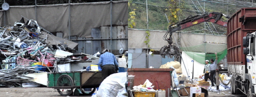  강산리싸이클링 사무실 앞 터에서 한창 작업중인 근로자들.  = 정수지 기자