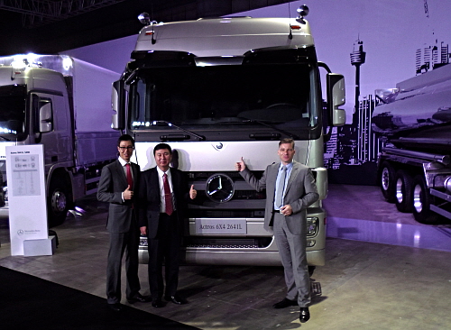  악트로스는 지난 1996년 출시 이후 전 세계 100여 개국에서 75만대 이상 판매되는 등 글로벌 트럭 시장에서 성공적으로 자리매김했으며, 다임러 트럭 코리아는 악트로스 카고의 판매 목표를 연간 100대로 제시했으며, 이를 바탕으로 매년 8~12%의 판매 성장을 기대하고 있다. = 노병우 기자