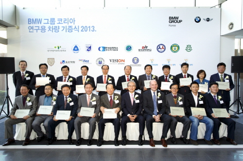  이번에 기증된 18대 자동차는 동의과학대학, 두원공대, 대구 가톨릭 대학교, 대구미래대학, 신성대학, 여주대학, 오산대학, 인하공전, 전주비전대학, 충북보건과학대학교, 한국폴리텍 1대학, 한국폴리텍 2대학, 한국폴리텍 7대학 등 13개 대학과 경기 자동차 과학 고등학교, 성수 공업 고등학교, 신진 자동차 고등학교, 대한상공회의소 인천인력개발원 등에 제공됐다. ⓒ BMW코리아