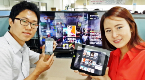  아이패드와 아이폰으로도 티브로드 스마트리모콘 앱을 사용할 수 있다. 아이패드용 앱에서는 리모콘 기능 외 TV를 시청하면서 채널 및 VOD 등을 검색하고 구매할 수 있다. ⓒ 티브로드