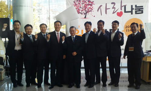  현대C&R과 현대하이라이프 손보사, 하이카콜센터가 지난 13일 현대해상 강서사옥에서 벌인 '사랑나눔 일일장터' 모습. ⓒ 프라임경제