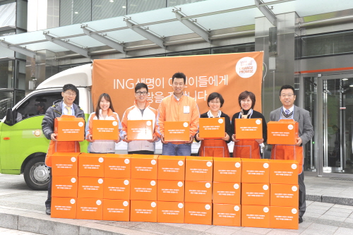  ING생명은 15일 매월 진행되는 사회공헌의 날 '오렌지데이'를 맞아 '2분의1 푸드박스' '오렌지푸드박스' 등의 행사를 진행했다. ⓒ ING생명