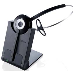  ‘JABRA PRO 925은 2014년에 선보일 신제품으로 간단하고 실용적인 데스크폰 연결용 무선헤드셋이다. 특징으로 가볍고 편안한 착용감, 잡음제거 마이크를 통한 주변 소음제거, 손쉬운 설치 간단한 사용법 그리고 관리가 용이하다는 특징을 가지고 있다. ⓒ자브라