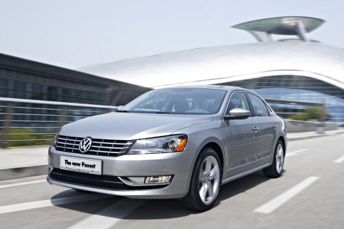  국내 출시된 7세대 파사트는 지난달 국내 수입차시장 판매에서 2위에 오를 정도로 인기가 높은 모델이며, 국내 소비자들이 느끼는 수입차 불만 중 하나인 내비게이션의 경우 운전자 안전과 직결되기 때문에 운전자의 편의성을 최우선으로 고려해야 한다. ⓒ 폭스바겐 코리아