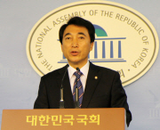 민주당은 전기요금 인상 철회 입장을 밝혀 관심을 모으고 있다. &copy; 민주당