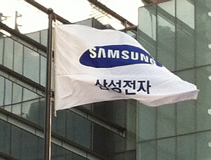  삼성전자-애플 간 특허침해 손해배상 재판과 관련해 미국 연방법원 배심원단이 삼성전자에 2억9000만달러를 추가로 배상하라고 평결했다. 이에 삼성전자는 즉각 대응한다는 방침을 밝혔다. ⓒ 프라임경제