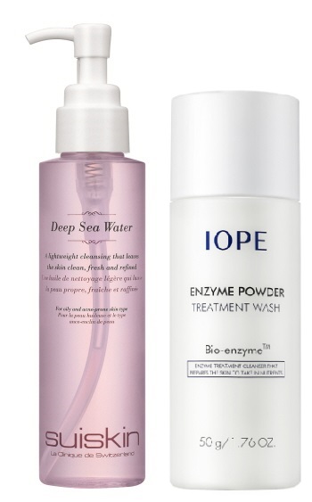  스위스킨 딥씨 워터(사진 좌), 아이오페 엔자임 파우더 트리트먼트 워시(사진 좌측). ⓒ 각사