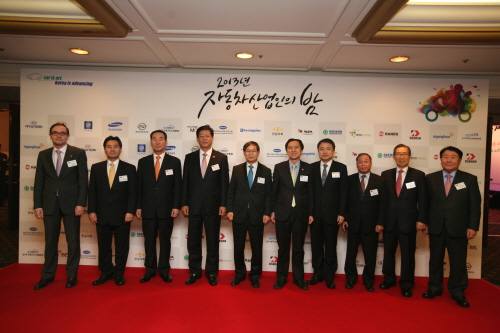  한국자동차산업협회는 '2014년 자동차 산업 전망'을 통해 내년 자동차 수출량은 320만대로 올해(310만대 추정)보다 3.2% 증가, 금액 기준 510억달러로 역대 최대치를 달성할 것으로 전망했다. ⓒ 한국자동차산업협회