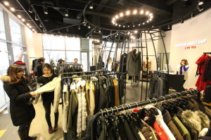  이천 롯데 프리미엄 아울렛 LOTTE 셀렉트숍. ⓒ 롯데백화점