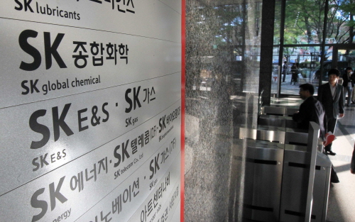  SK그룹의 '2014년 조직개편 및 임원인사'에서 가장 두드러진 대목은 사상 최고의 실적을 기록한 SK하이닉스에서 43명이 대거 승진했다는 점이다. '성과에 대한 책임과 보상'이 뒤따른 셈이다. ⓒ 프라임경제