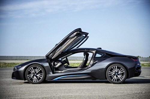  BMW그룹의 순수전기차 i3에 이어 BMW 최초 플러그인 하이브리드 스포츠카 i8. ⓒ BMW코리아