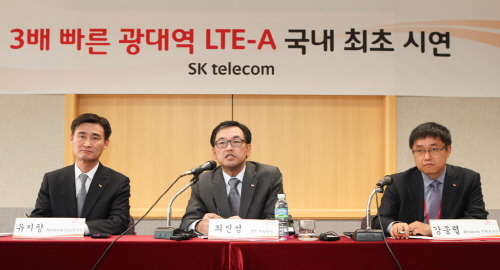  SK텔레콤은 지난달 28일 최대 속도 225Mbps를 제공하는 3배 빠른 '광대역 LTE-A'를 시연했다. 이처럼 이통사는 광대역 LTE 전국 상용화 완료 전부터 더 빠른 광대역 서비스를 준비하고 있다. ⓒ SK텔레콤