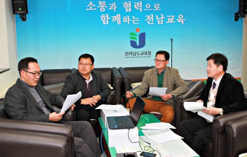  전남도교육청 출입기자들의 방담. 좌측부터 호남교육신문 김두헌, 뉴스웨이 신영삼, 프라임경제 장철호, 아시아뉴스통신 고정언 기자.