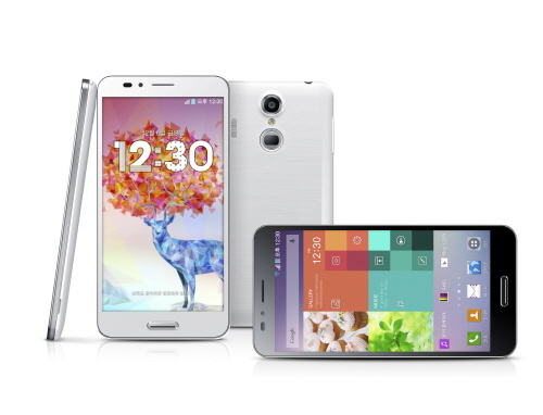  팬택 '베가 시크릿 업'이 '사운드 케이스'의 호평과 함께 하루 1만대의 판매를 올리며 순항 중이다. ⓒ 팬택