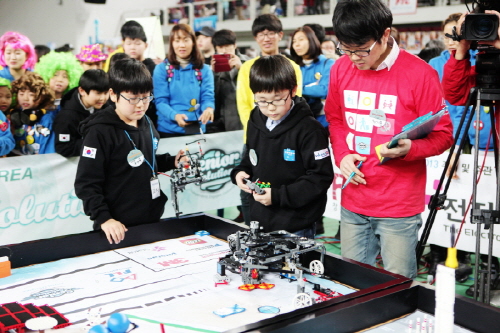  씨앤앰이 국내 최대 로봇 축제 '2014 Korea Robot Championship'의 방송 주관사를 맡았다. 사진은 '2013 KRC 대회' 장면. ⓒ 씨앤앰